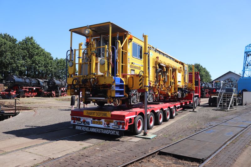 BAM Stopmachine met het fabrieksnummer 1214 en het UIC-nummer 99 84 942 8 702-7.
